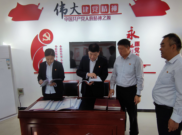 公司黨委副書記、監(jiān)事長張錫軍同...